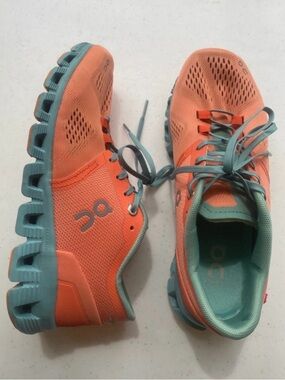 On cloud X Women's Coral and Teal Cloud Sneakers EUC 6.5